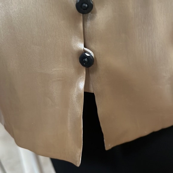 Very elegant top. Size 14 - Picture 11 of 15